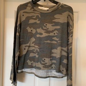 Ladies camo long sleeve